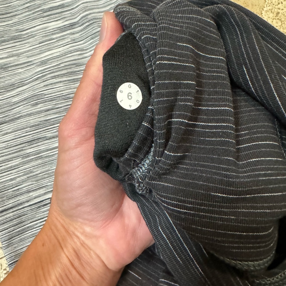Lululemon ombré leggings size 6 - Picture 4 of 4